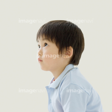 子供 横顔 見上げる 上半身 青色 の画像素材 季節 イベント イラスト Cgの写真素材ならイメージナビ