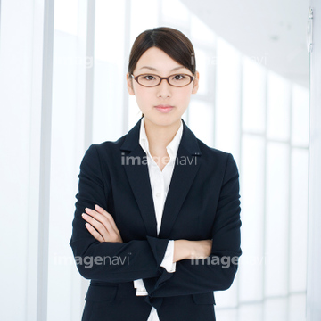 女性 メガネ スーツ Bloomimage の画像素材 ビジネスパーソン ビジネスの写真素材ならイメージナビ