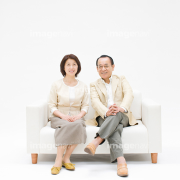 ロングスカート 座る の画像素材 日本人 人物の写真素材ならイメージナビ