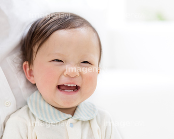 人物 日本人 女性 1人 赤ちゃん 子供 の画像素材 写真素材ならイメージナビ