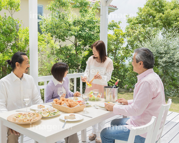 食事 家族 日本人 食事会 ロイヤリティフリー の画像素材 料理 食事 ライフスタイルの写真素材ならイメージナビ