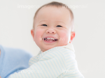 子供 日本人 笑顔 一人 大人 息子 ロイヤリティフリー 横位置 の画像素材 日本人 人物の写真素材ならイメージナビ