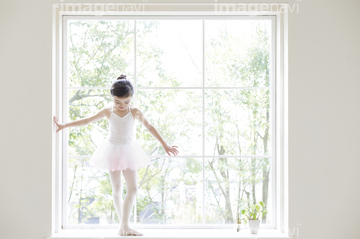 バレエ 日本人 小学生 ロイヤリティフリー の画像素材 日本人 人物の写真素材ならイメージナビ