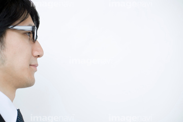 若い男性 メガネ 横顔 の画像素材 外国人 人物の写真素材ならイメージナビ