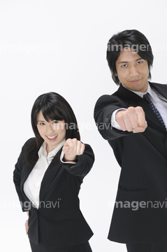 会社員 男性 同僚 楽しみ 手 陽気 腕を伸ばす スーツ 日本人 の画像素材 ビジネスシーン ビジネスの写真素材ならイメージナビ