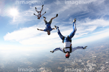 人物 構図 ジャンプ 動作 飛び降りる の画像素材 写真素材ならイメージナビ