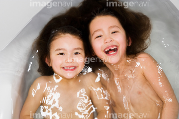 お風呂 子供 女の子 アジア人 の画像素材 入浴 ライフスタイルの写真素材ならイメージナビ