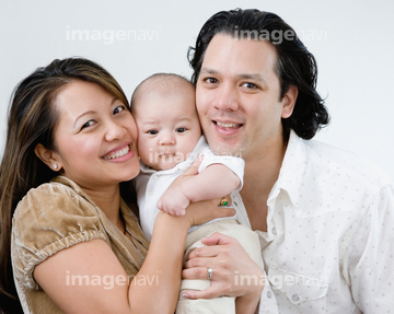 外国人 子供 赤ちゃん 若い女性 かわいい フィリピン人 の画像素材 写真素材ならイメージナビ