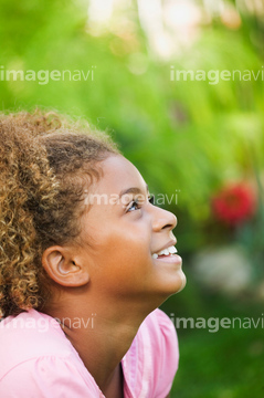 子供 横顔 見上げる 黒人 の画像素材 外国人 人物の写真素材ならイメージナビ