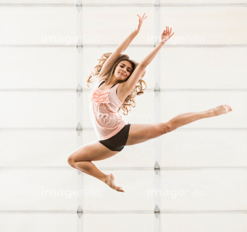 バレエ ポーズ ダンススタジオ の画像素材 ビジネス 人物の写真素材ならイメージナビ