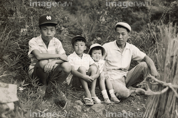昭和 子供 4人 ロイヤリティフリー の画像素材 家族 人間関係 人物の写真素材ならイメージナビ