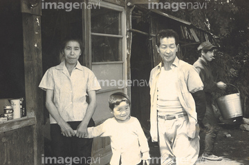 昭和 人物 4人 ロイヤリティフリー の画像素材 家族 人間関係 人物の写真素材ならイメージナビ