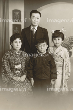 昭和 家族 4人 ロイヤリティフリー の画像素材 家族 人間関係 人物の写真素材ならイメージナビ