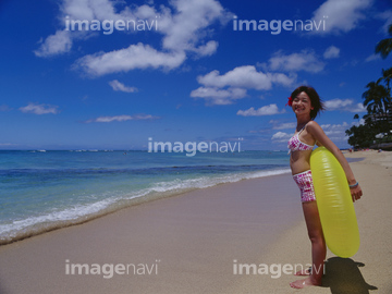 ビーチ 女性 水着 ワイキキビーチ の画像素材 ウォータースポーツ スポーツの写真素材ならイメージナビ