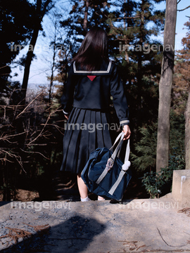 セーラー服 後ろ姿 の画像素材 海路 水路 乗り物 交通の写真素材ならイメージナビ