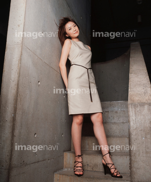 ファッションモデル 日本人 立つ 全身 スカート の画像素材 日本人 人物の写真素材ならイメージナビ