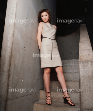 ファッションモデル 日本人 立つ 全身 スカート の画像素材 日本人 人物の写真素材ならイメージナビ