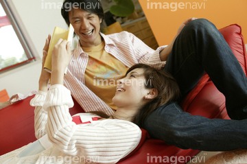 膝枕 の画像素材 外国人 人物の写真素材ならイメージナビ