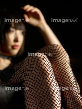 日本人 女性 ストッキング 網タイツ の画像素材 構図 人物の写真素材ならイメージナビ