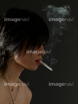 男 たばこ 黒髪 横向き の画像素材 外国人 人物の写真素材ならイメージナビ