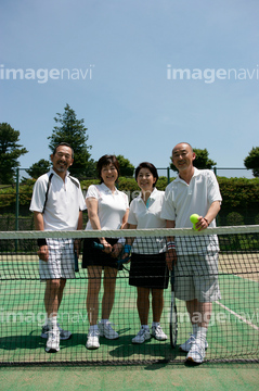 女性 テニスウェア シニア の画像素材 球技 スポーツの写真素材ならイメージナビ