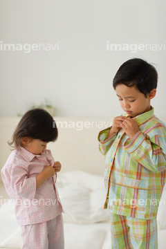 子供 着る 日本人 うつむく 写真 の画像素材 年齢 人物の写真素材ならイメージナビ