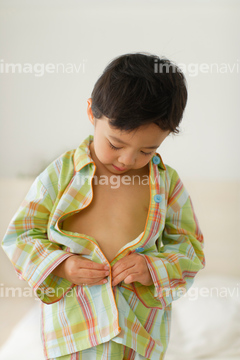 子供 着る 日本人 うつむく 写真 の画像素材 年齢 人物の写真素材ならイメージナビ