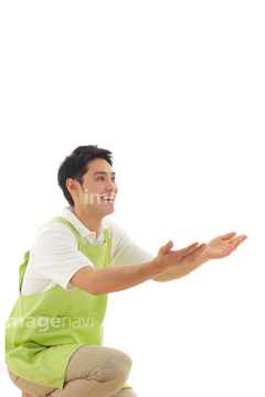 しゃがむ 横向き 陽気 の画像素材 年齢 人物の写真素材ならイメージナビ