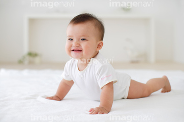 四つん這い 1人 ハーフ 上機嫌 の画像素材 日本人 人物の写真素材ならイメージナビ