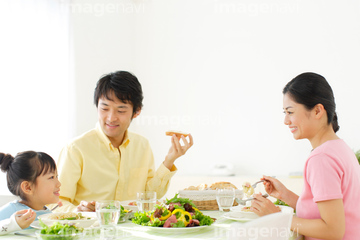 ライフスタイル > 料理・食事 > 家族，昼】の画像素材 | 写真素材ならイメージナビ