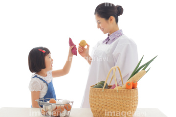 割烹着 の画像素材 家族 人間関係 人物の写真素材ならイメージナビ 割烹着 の画像素材 家族 人間関係 人物の写真素材ならイメージナビ