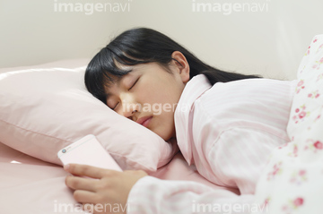 高校生 リラックス 寝顔 の画像素材 その他のライフスタイルの写真素材ならイメージナビ