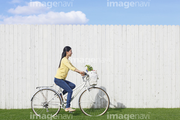 買い物自転車 の画像素材 日本人 人物の写真素材ならイメージナビ