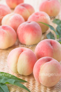 食べ物 果物 モモ プラム類 ピンク色 の画像素材 写真素材ならイメージナビ