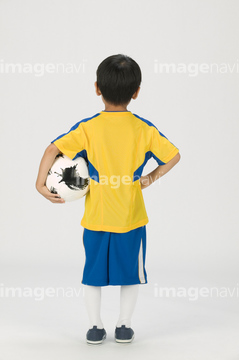後ろ姿 少年 サッカー少年 の画像素材 球技 スポーツの写真素材ならイメージナビ