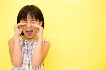少女 児童 日本人 泣く の画像素材 感情 人物の写真素材ならイメージナビ