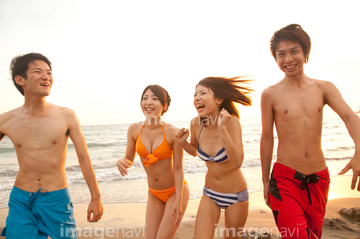 海水浴 水着 若い女性 の画像素材 季節 人物の写真素材ならイメージナビ