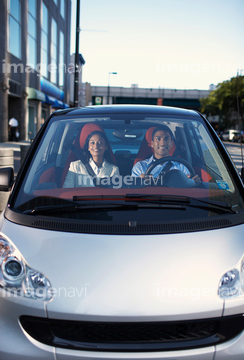 車 運転 男 正面 黒人 の画像素材 自動車 乗り物 交通の写真素材ならイメージナビ