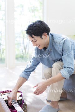 屈む