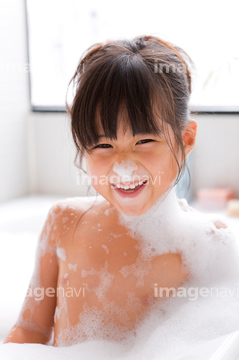 小学生女子　風呂　入浴 フォトライブラリー