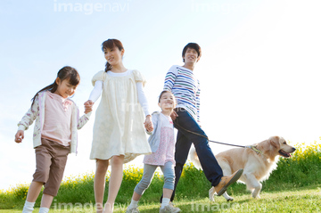 子ども 犬 日本人 手をつなぐ ロイヤリティフリー の画像素材 生き物 イラスト Cgの写真素材ならイメージナビ