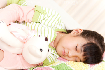 眠る 日本人 小学生 寝顔 の画像素材 日本人 人物の写真素材ならイメージナビ