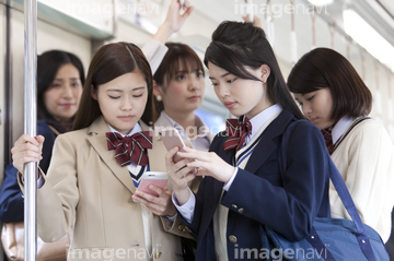 満員電車 ロイヤリティフリー の画像素材 交通イメージ 乗り物 交通の写真素材ならイメージナビ