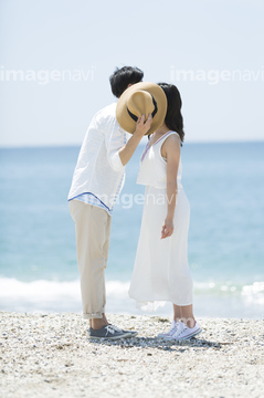 男女 キス 全身 大学生 の画像素材 写真素材ならイメージナビ