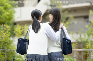 人物 日本人 高校生 背中 の画像素材 写真素材ならイメージナビ