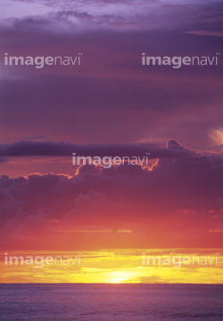 ハワイ 夕焼け空 ピンク色 Design Pics Rf の画像素材 空 自然 風景の写真素材ならイメージナビ