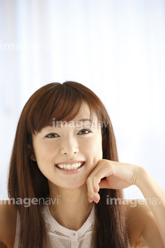 女性 日本人 頬 えくぼ の画像素材 年齢 人物の写真素材ならイメージナビ