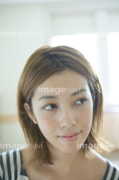 女性 顔 アップ 学生 の画像素材 年齢 人物の写真素材ならイメージナビ