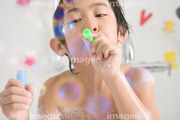 少年 風呂 の画像素材 入浴 ライフスタイルの写真素材ならイメージナビ