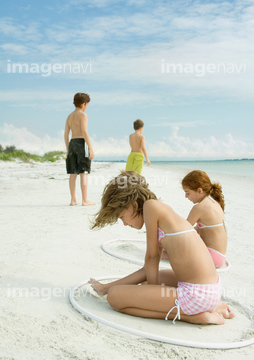 正座 後ろ姿 の画像素材 行動 人物の写真素材ならイメージナビ